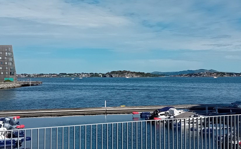 Exploring my neighbourhood suburb  – Lervig with a friend, ex. college and kind of a bonus mother 😊 July&nbsp;23rd.